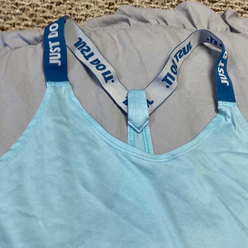 Nike - Picture 3 of 8
